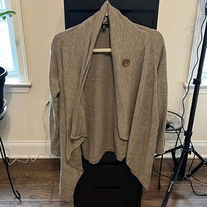 Women’s bobeau sweater/jacket in taupe color size M.